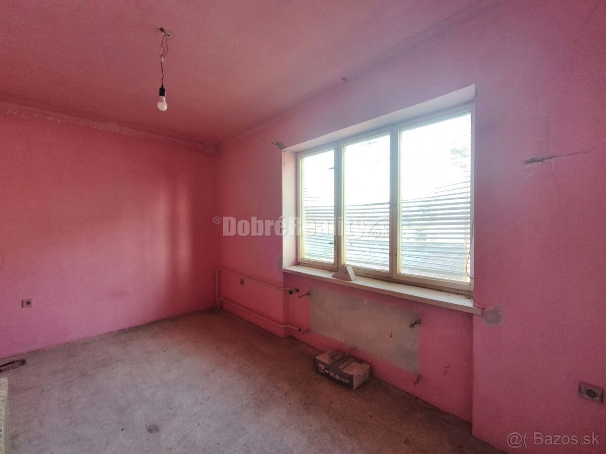 Priestranný ,slnečný rodinný dom v pôvodnom stave , vhodný n - 12