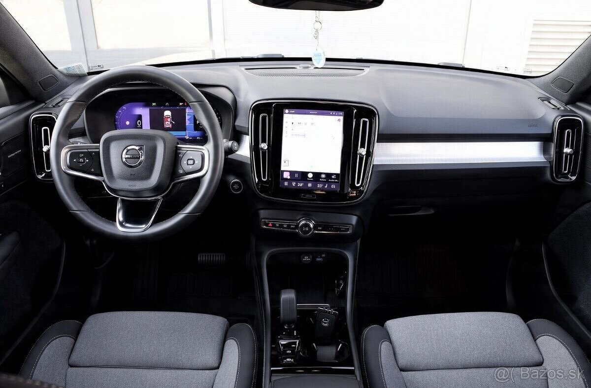 Volvo XC40 2.0 B3 mHEV Plus Dark, FINANCOVANIE - 12