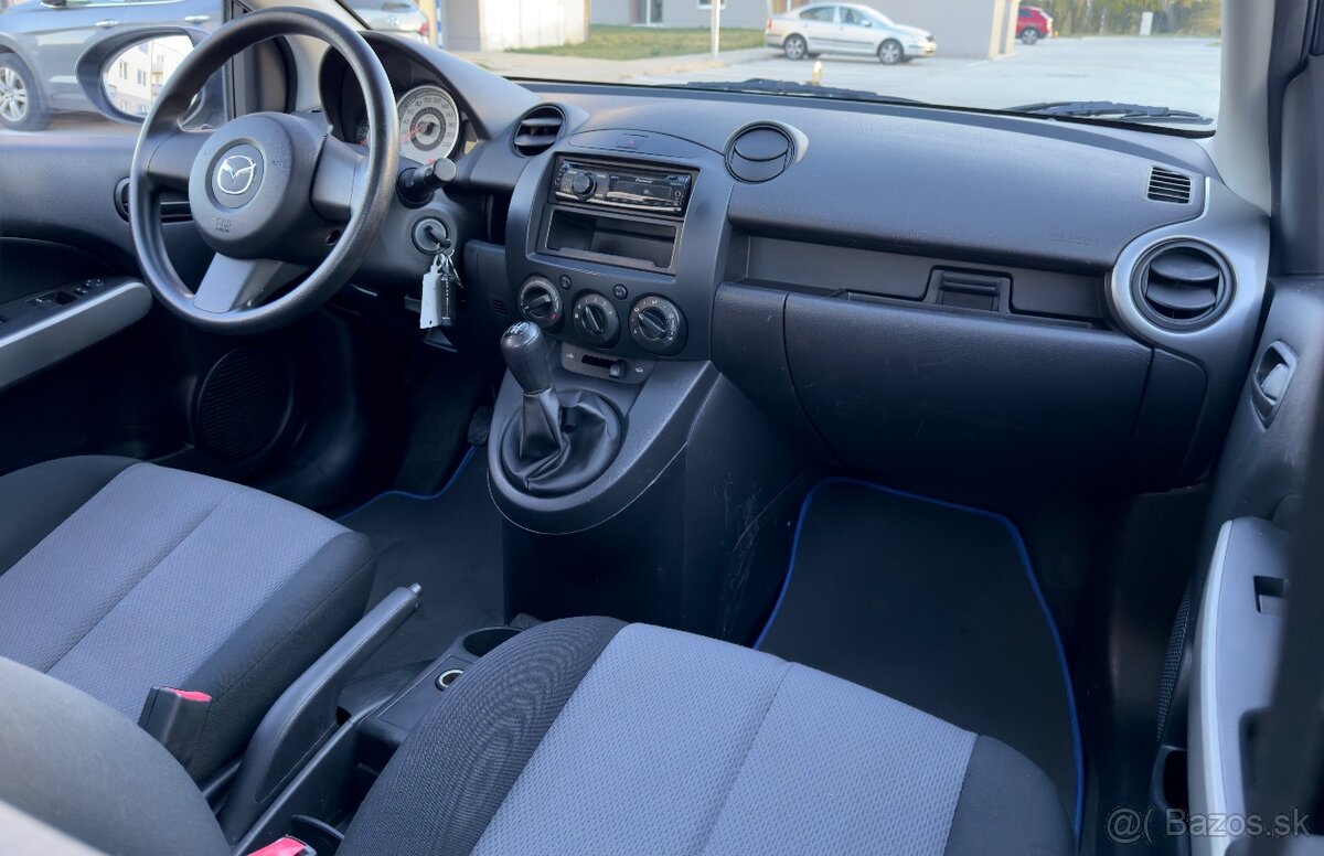 Mazda 2 1,3 benzín 79 000km / NOVÁ STK a EK - 12