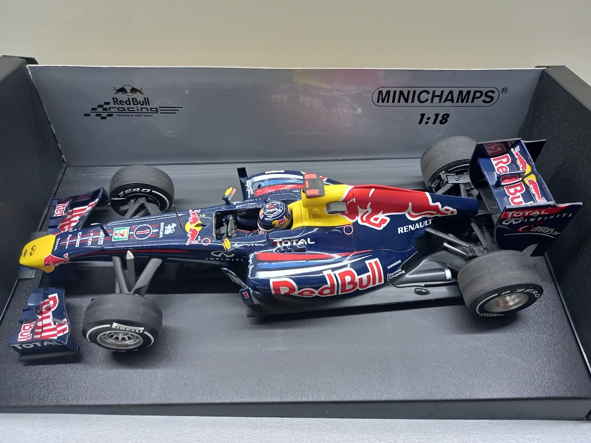 2X F1 RED BULL RB7 A RB7 JAPAN 2011 VETTEL MINICHAMPS 1:18 - 12