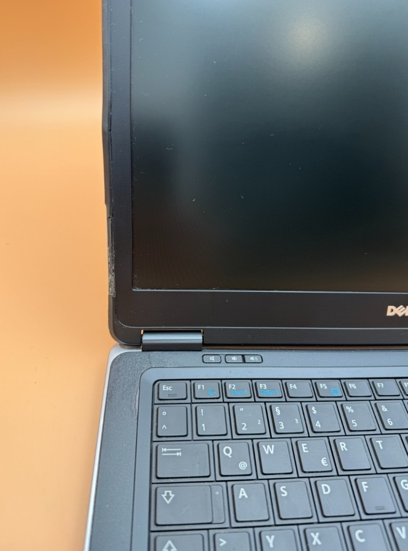 Dell Latitude E7440 / i5 / 8GB RAM / SSD / Win 11 Pro - 12