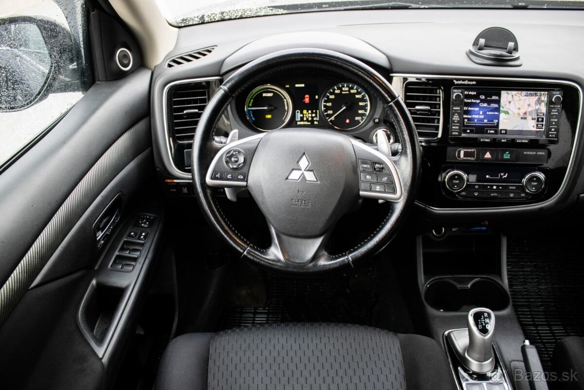 Mitsubishi Outlander 2.0 PHEV 4WD (2013) - 12