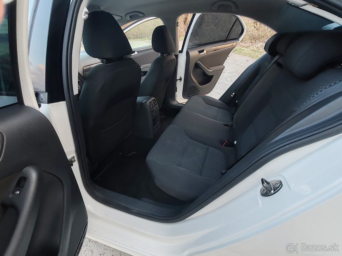 VOLKSWAGEN JETTA 1,6TDI - 12