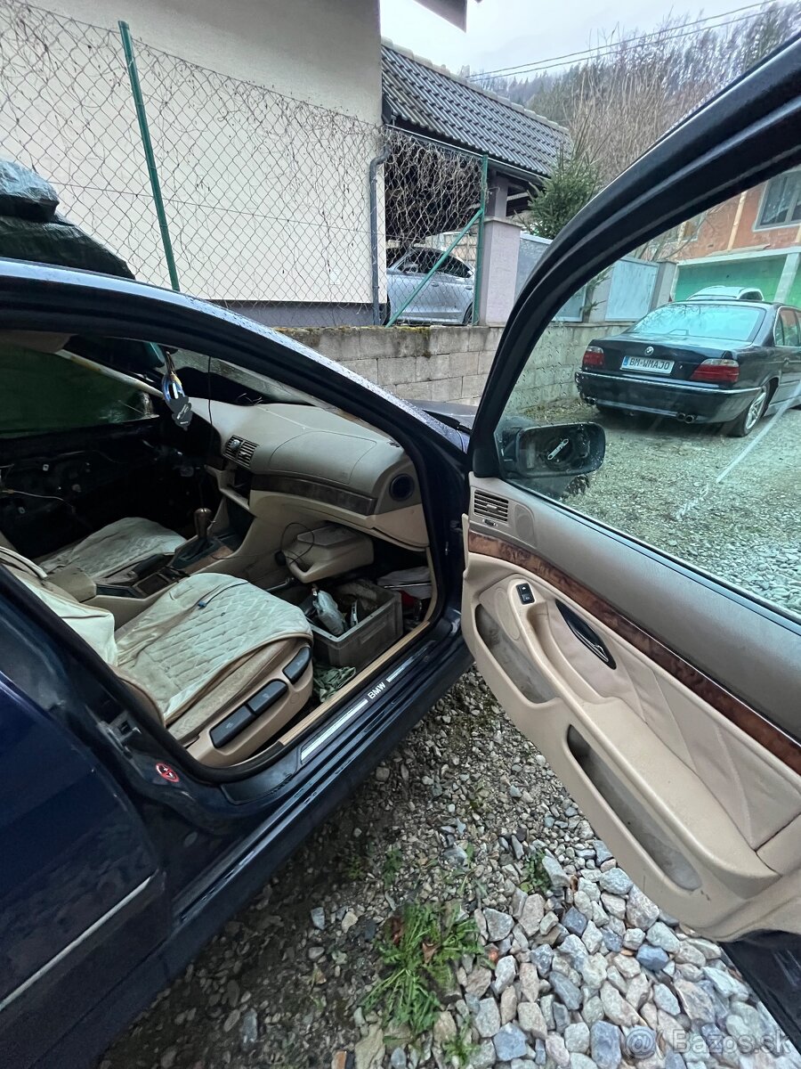 Rozpredám BMW E39 orientblau - 12