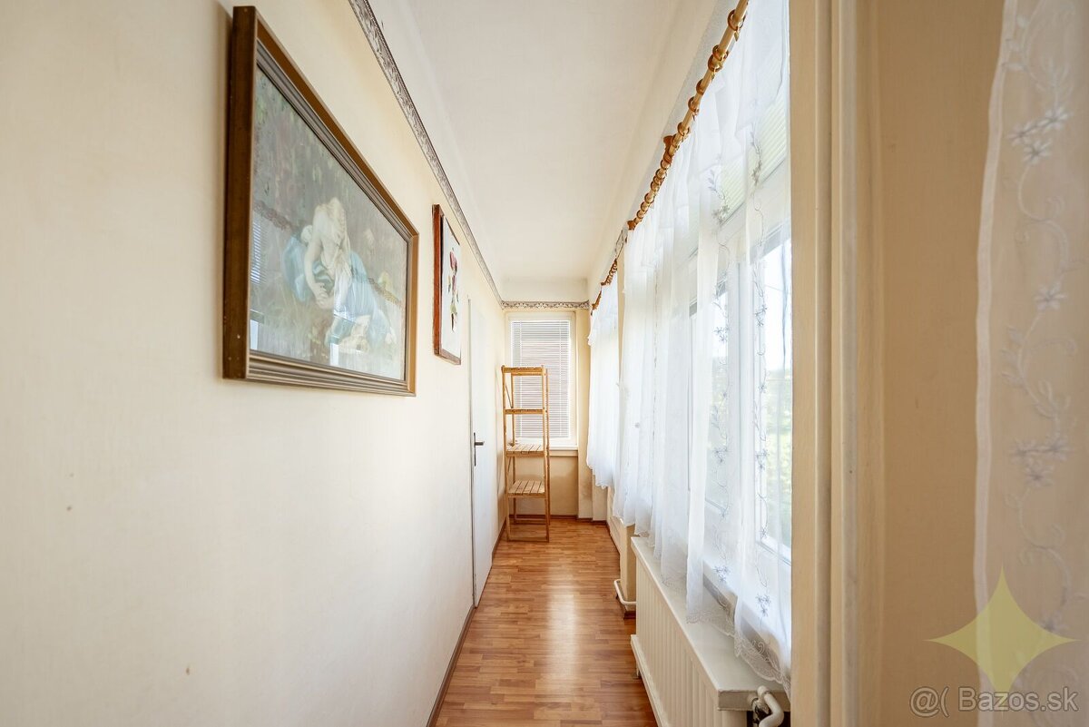 Zaujímavý, čiastočne zrekonštruovaný, rodinný dom v obci Buš - 12