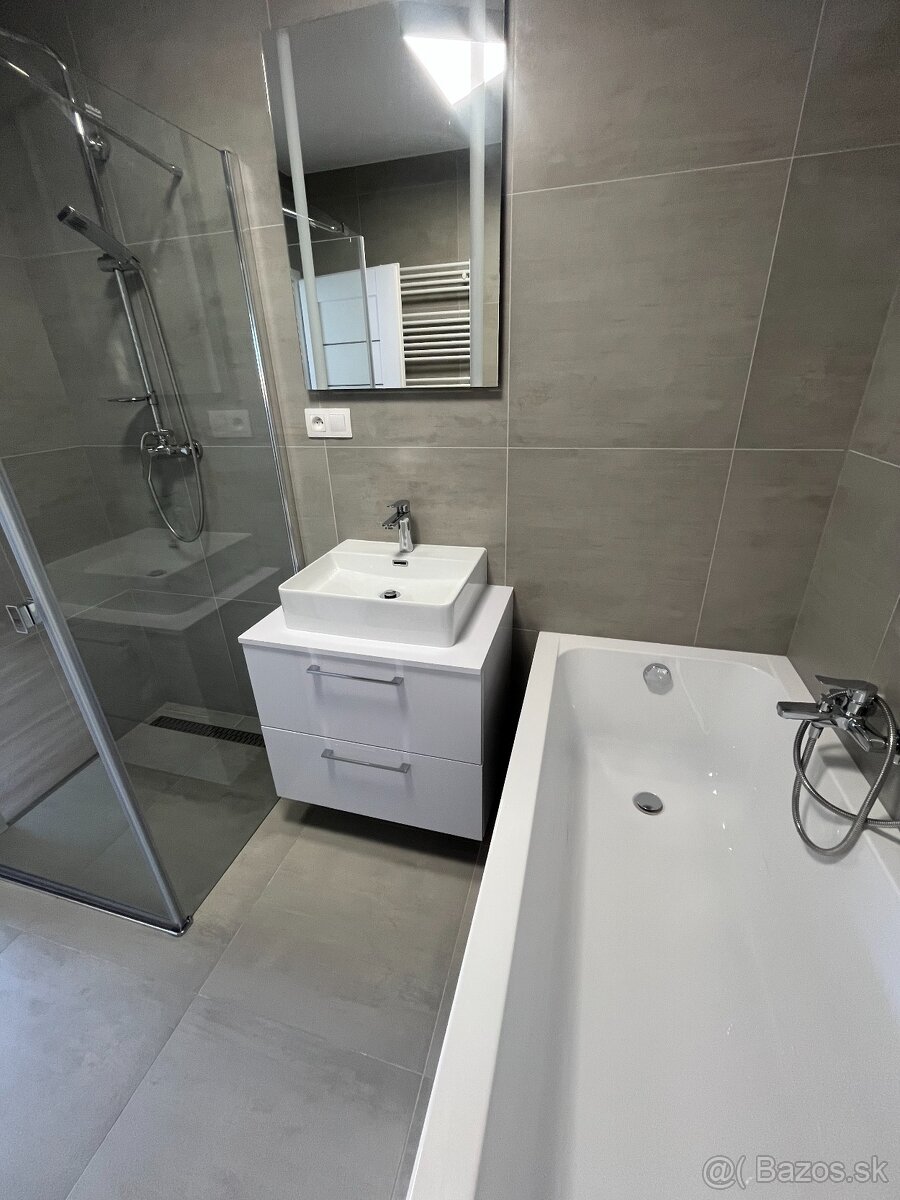 3 izb. byt s vlastným pozemkom + 2 parkovacie miesta - 12