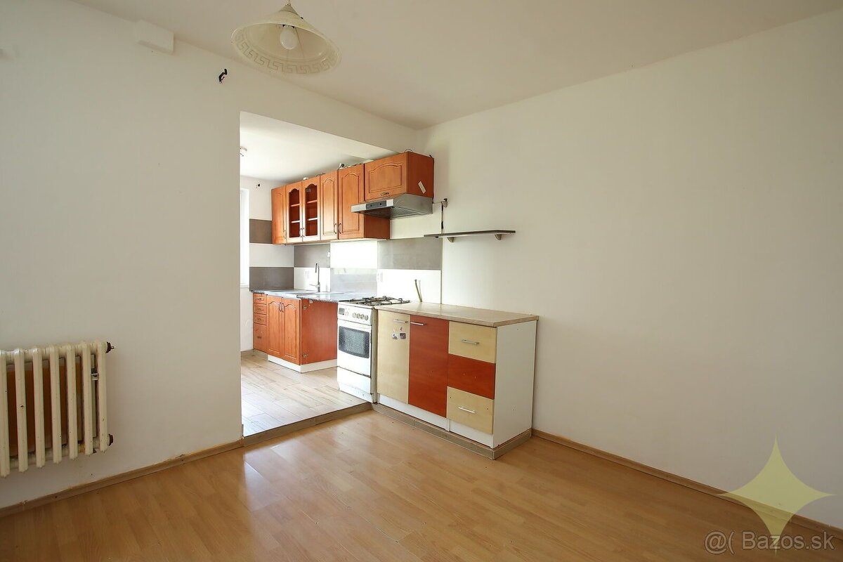 Priestranný rodinný dom s dvomi kúpeľňami a ovocným sadom v - 12