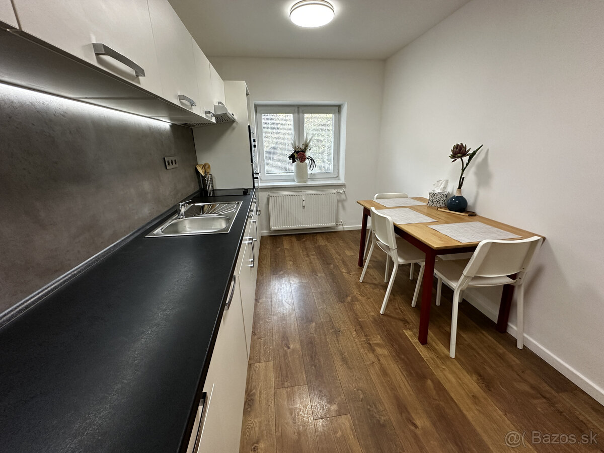 Zariadený moderný 2 izbový byt Pribinove sady - 12