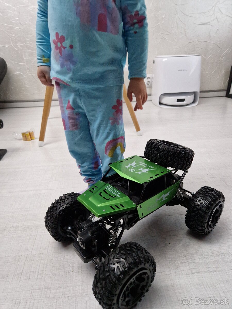 RC auto 4x4 1:8 - 12