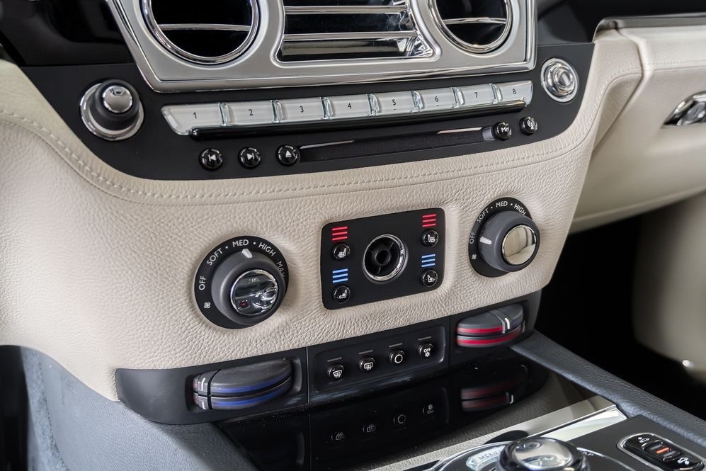 Rolls Royce Ghost maximální výbava najeto 68.tis km - 12