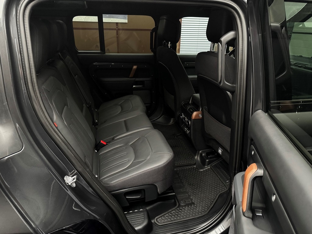 Land Rover Defender 110 D300 X-DYNAMIC HSE AWD/ Záruka / DPH - 12