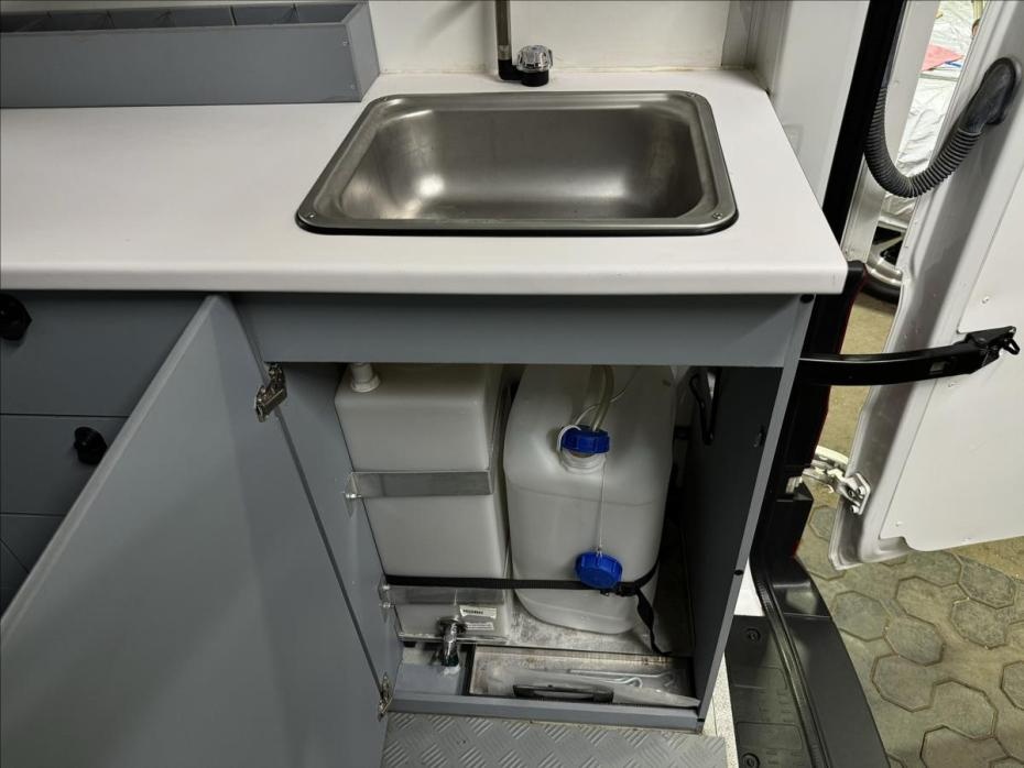 VW CRAFTER 2,0TDI obytné - 12