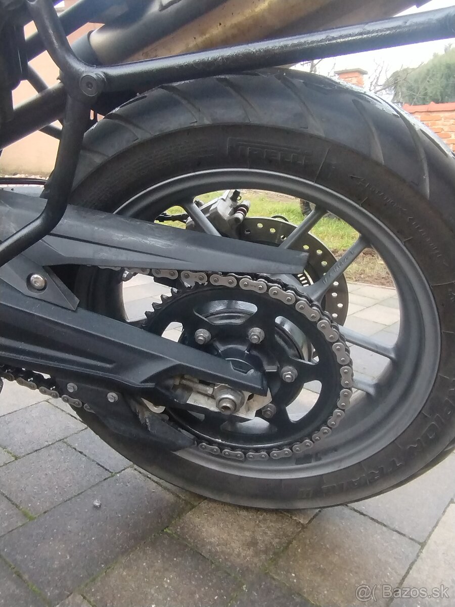 Triumph tiger 800 - 12