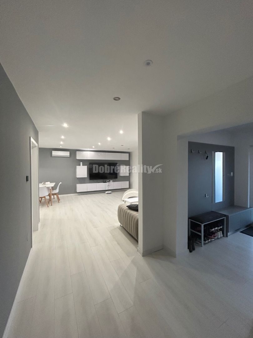 Štýlový rodinný dom z lodných kontajnerov, na predaj. - 12