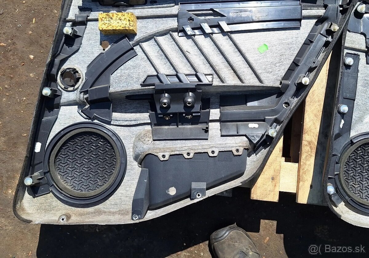 Predám sedadlá, tapacíry a interiér na ALFA ROMEO 159. - 12