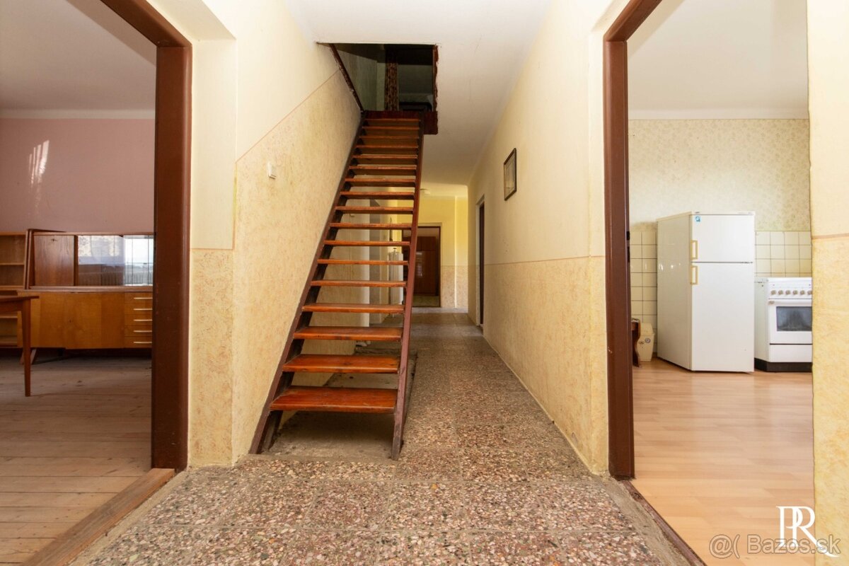 PREDAJ 5 IZBOVÝ RODINNÝ DOM S ROZSIAHLYM POZEMKOM - 12