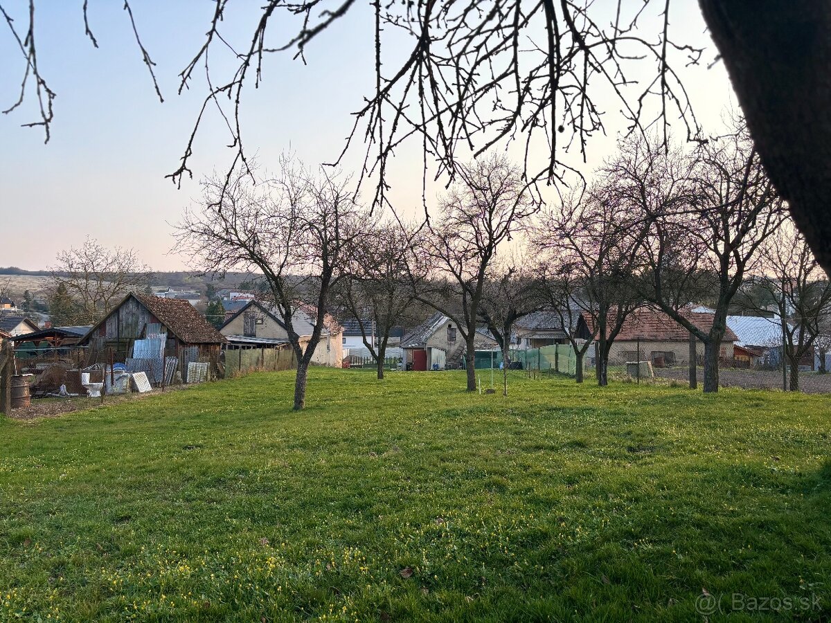 Na predaj: Rodinný dom s veľkým pozemkom a garážou – Veľaty - 12