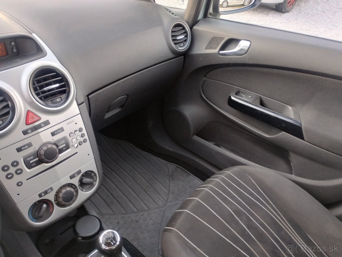 Opel Corsa 1.2 16V - 12