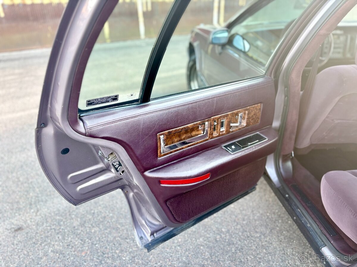 1993 Cadillac Fleetwood Brougham | 5.7 V8 - 12