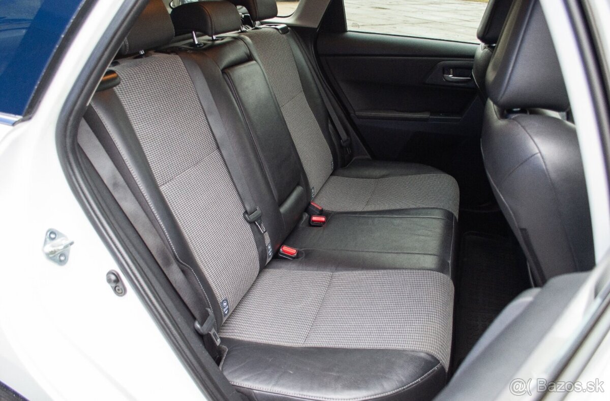 Toyota Auris 1.6 l D-4D - 12