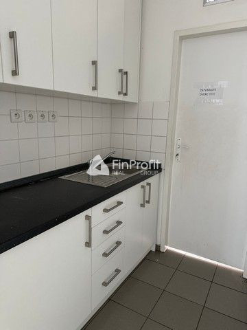 Na prenájom vykurovaný sklad s výmerou 8.600 m2 s administra - 12