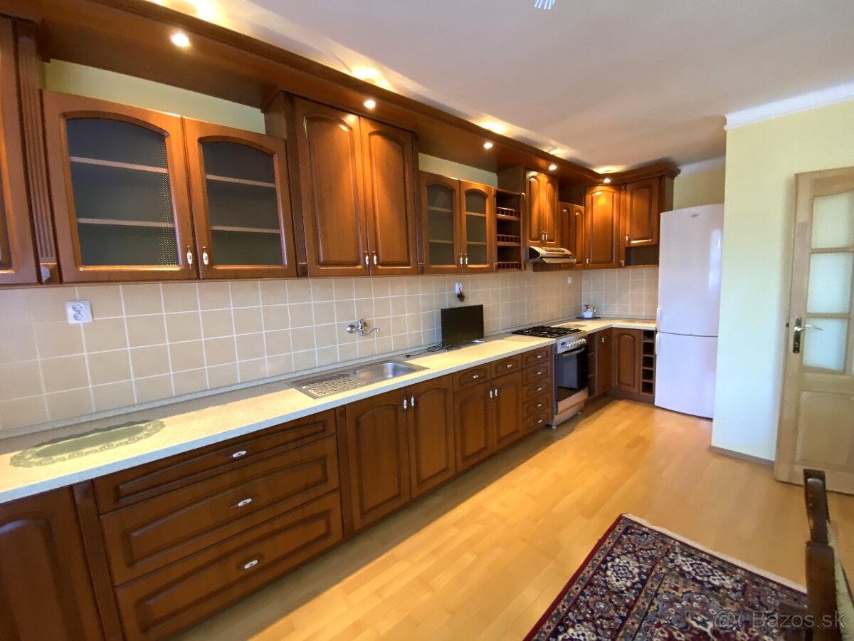 Predaj rodinný dom v tichej uličke - znížená ponuka,aj zľava - 12