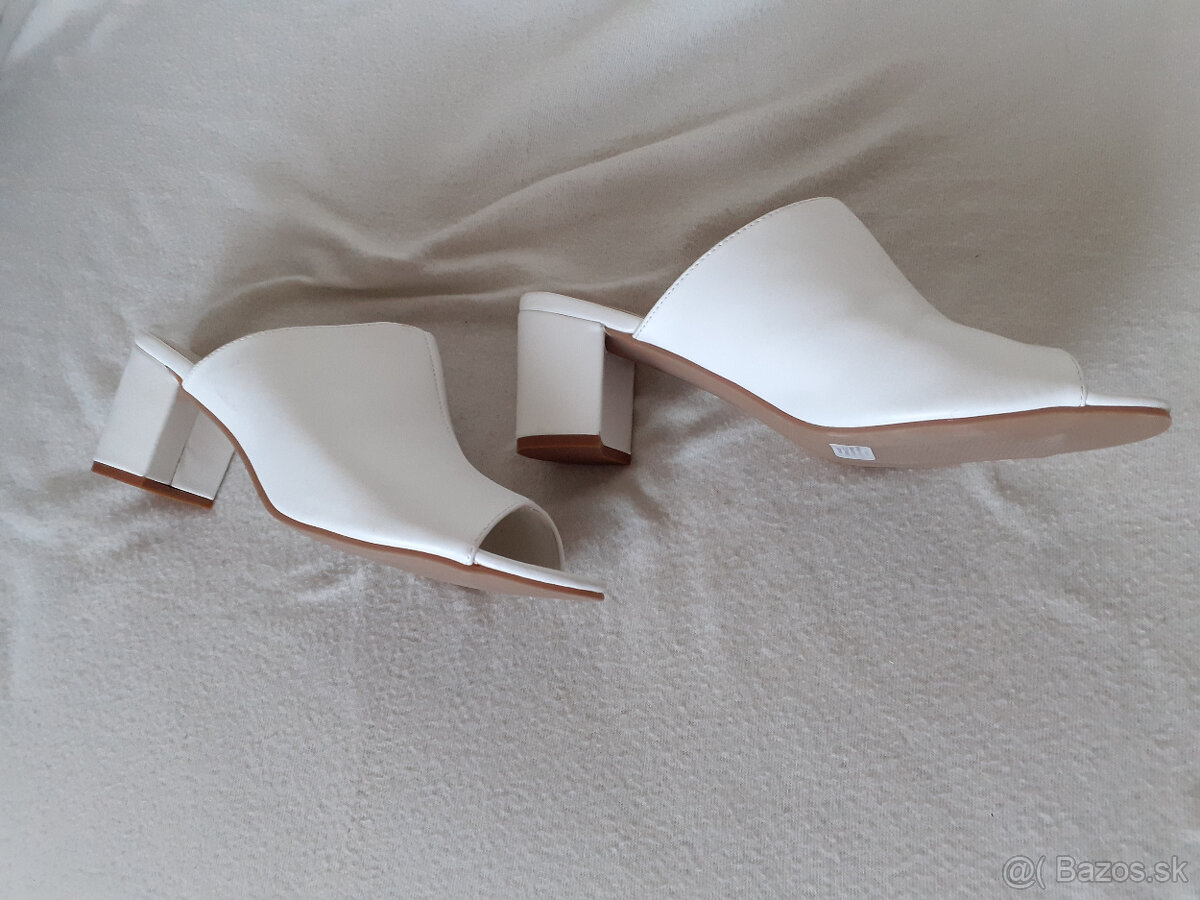 Dámske nové biele vsuvky Body Flirt č.41 - 12