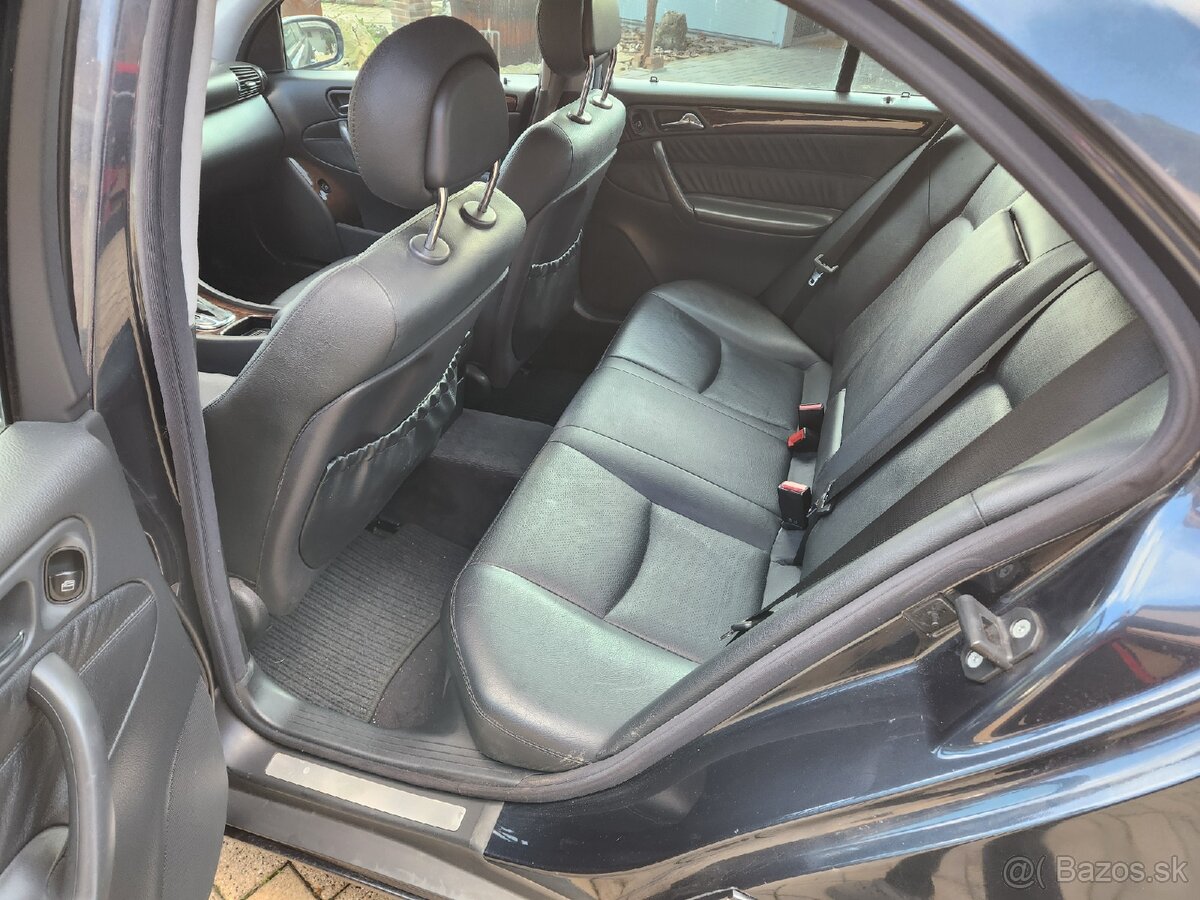 Mercedes C 320 - 12