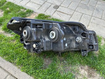Predné svetlá Suzuki Vitara - 12