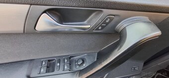Predám Volkswagen Passat B7 Combi 2.0 TDI 103Kw R.V.2012 - 12
