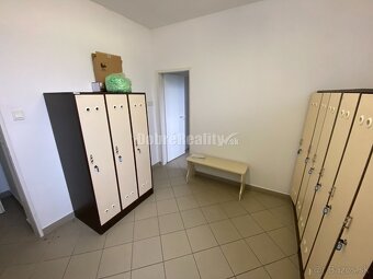 Na predaj pekný priemyselný areál na rozsiahlom pozemku aj s - 12