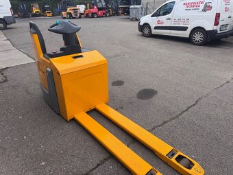 Nízkozdvižný vozík s plošinkou Jung stav nového - 12