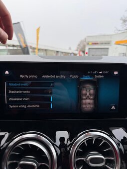 Mercedes benz GLA 220d - 12