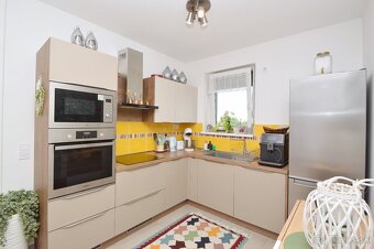 Predaj priestranný 2i byt s 7,15 m2 terasou, pivnica, Rajka - 12