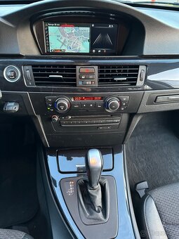 BMW 318d E91 Automat, Xenóny - 12
