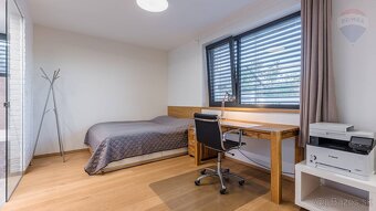 Na predaj 4 izobová luxusná vila s wellnesom a  s bazénom - 12
