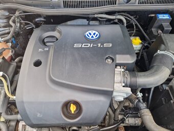 Predám Volkswagen Golf 1.9 SDI...Klíma,8xgumy,malá spotreba - 12