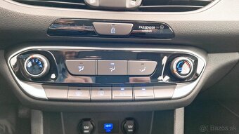 i30 Fastback - 12