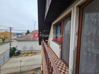 Znížená cena - Na predaj starší dvojgeneračný dom s veľkým p - 12