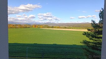 Predám priestranný 4-izbový byt v pokojnej a tichej lokalite - 12