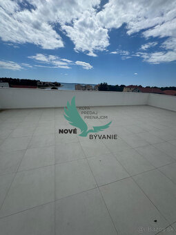 Apartmán so strešnou terasou len 100m od pieskovej pláže - 12