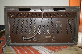 predam velmi pekne starozitne radio PHILIPS - 12