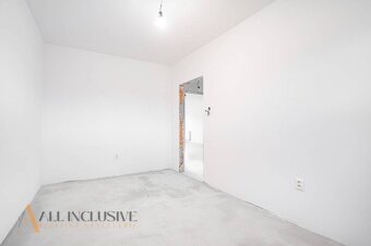 ALL INCLUSIVE | NA PREDAJ 3-IZBOVÝ BYT S KRYTOU TERASOU VO V - 12