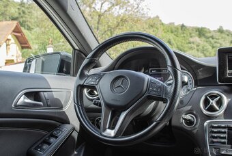 Mercedes-Benz A180 1.6 2015 - 12