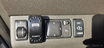 Nissan Pathfinder 2.5 dCi 4x4 - 12