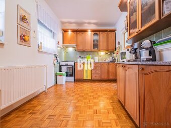PRIESTRANNÝ RODINNÝ DOM s garážou v pokojnom prostredí mesta - 12