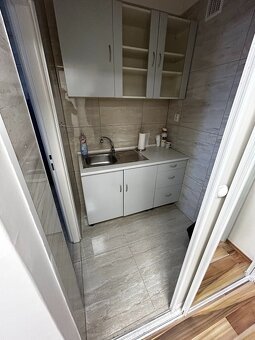 Obchodno - kancelárske priestory v Nitre - 12