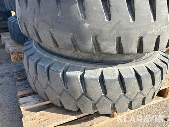 Pneu 10,00-20  16PR Nokian - 12