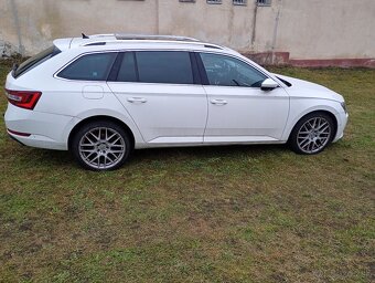 Predám 4x4 škoda Superb combi ročník 2016 dsg - 12