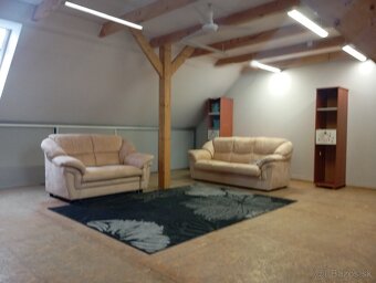 Obytný dom, sklady, kancelária - 12